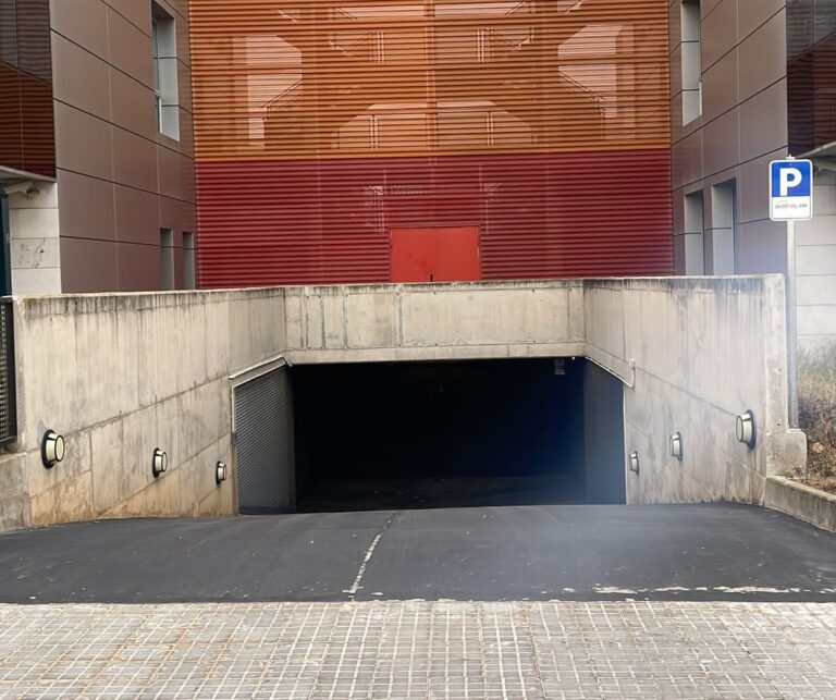 EntranceparkingBCN2